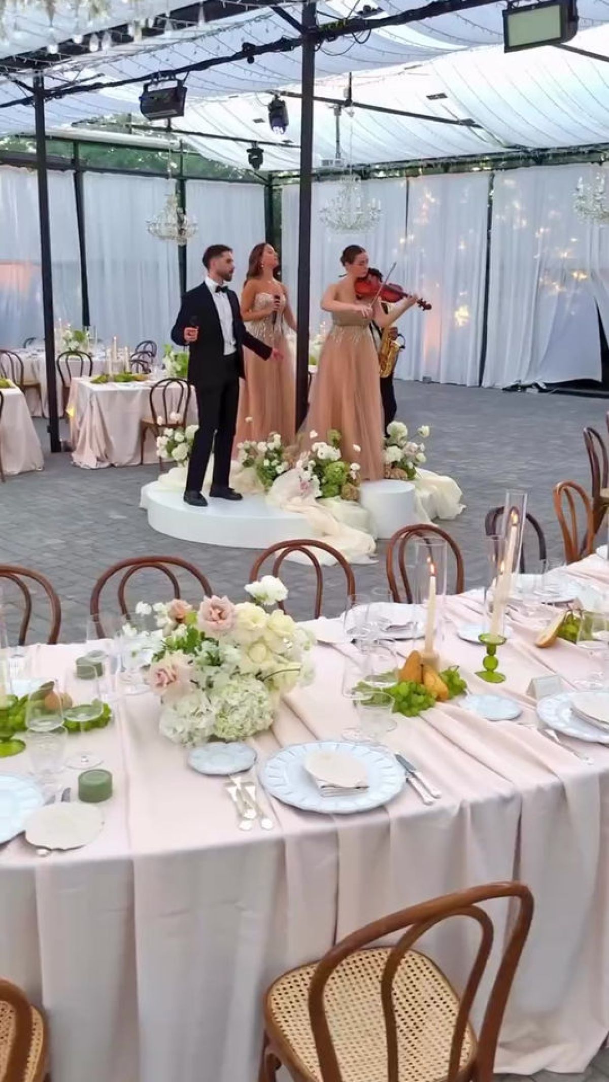 Cantanti e musicisti durante il dinner placèr per wedding a Giardini Pergola di Zeta Eventi Milano