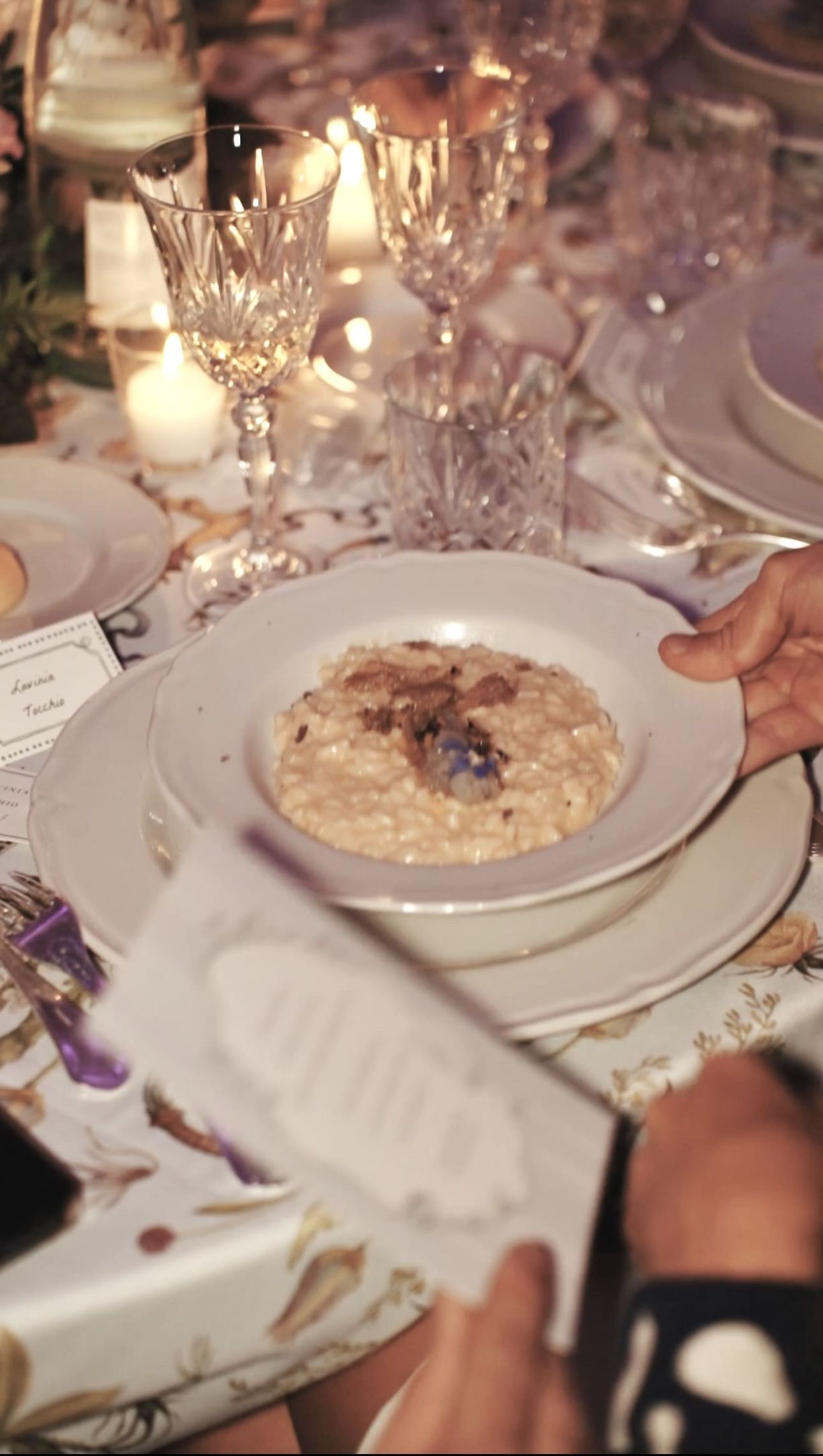 Risotto al tartufo servito alla cena di matrimonio a Chignolo Po da un cameriere Zeta Eventi Milano