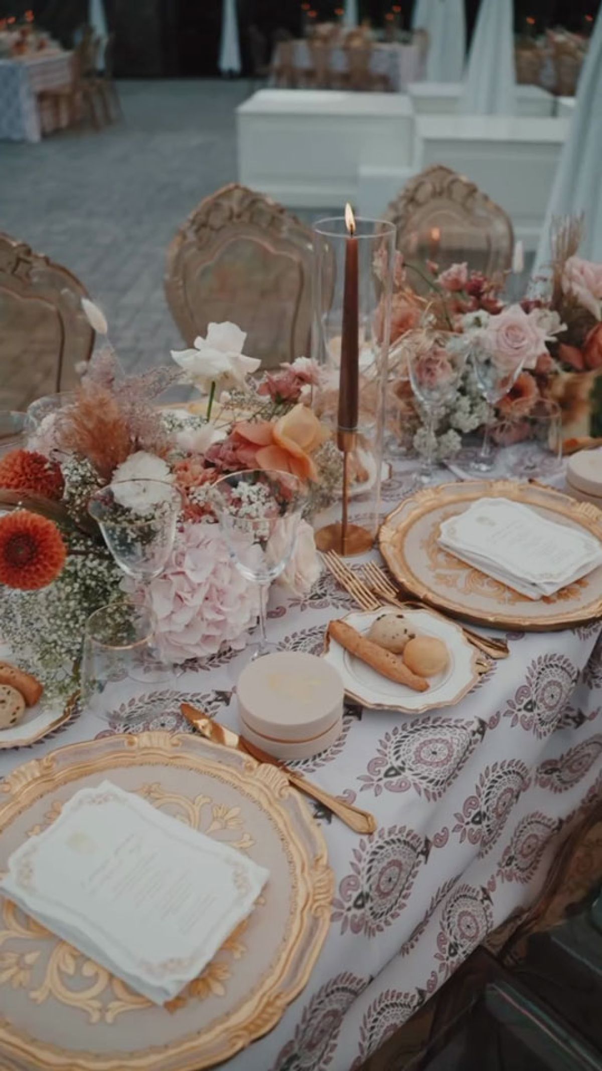Mise en place terracotta e ora wedding Giardini Pergola Zeta Eventi Milano