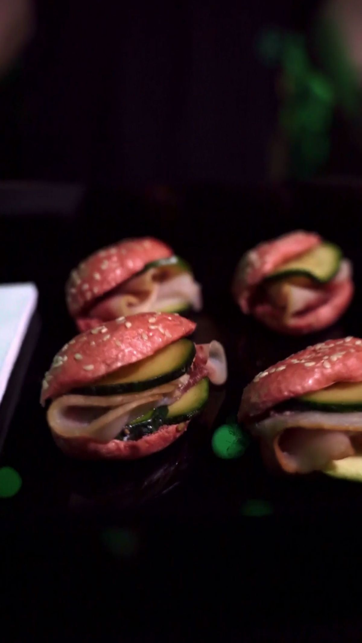 Food Gadget mini hamburger rosa di Zeta Eventi per Heineken Bodega The Offline Party Milano