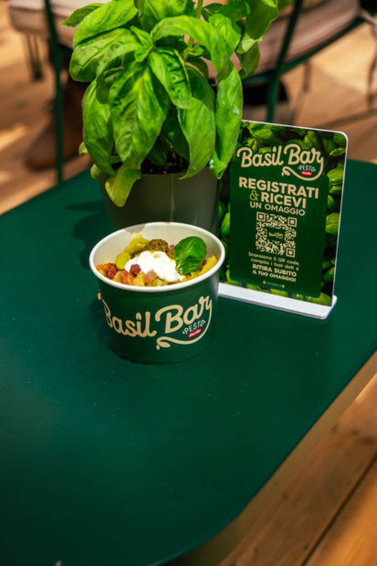 Bowl cena ricetta esclusiva penne cipollotti timo Pesto pomodori secchi per Barilla evento Napoli su idea di Zeta Eventi Milano