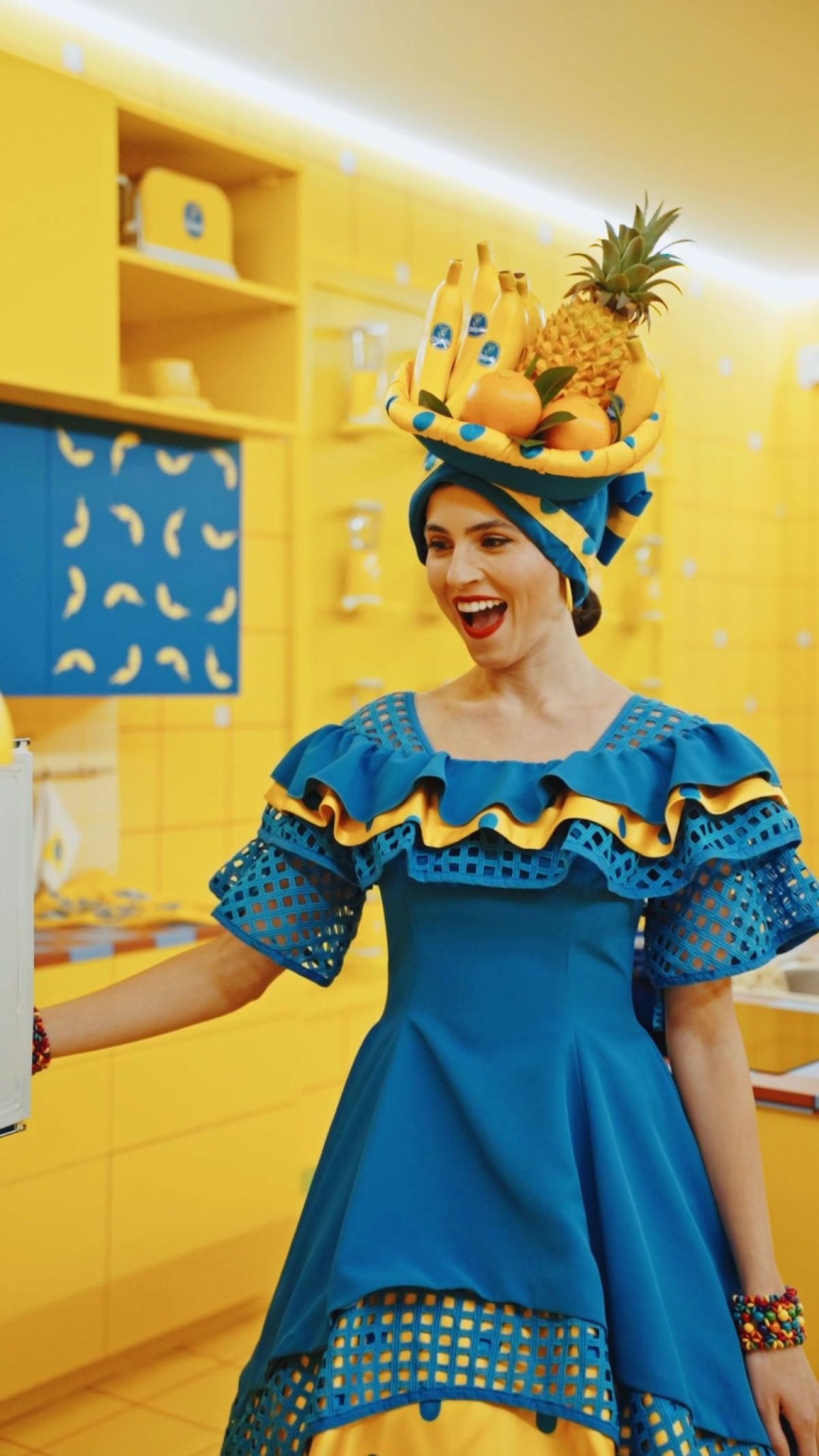 Artista cin costume brand Chiquita al cocktail per il press day Pop by Nature di Chiquita organizzato da Zeta Eventi