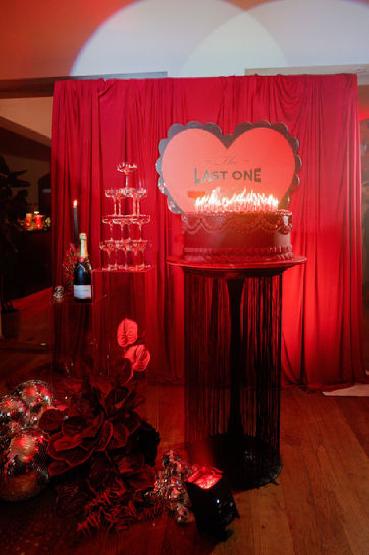 Birthday Cake e Champagne per party progettato da Zeta Eventi Milano