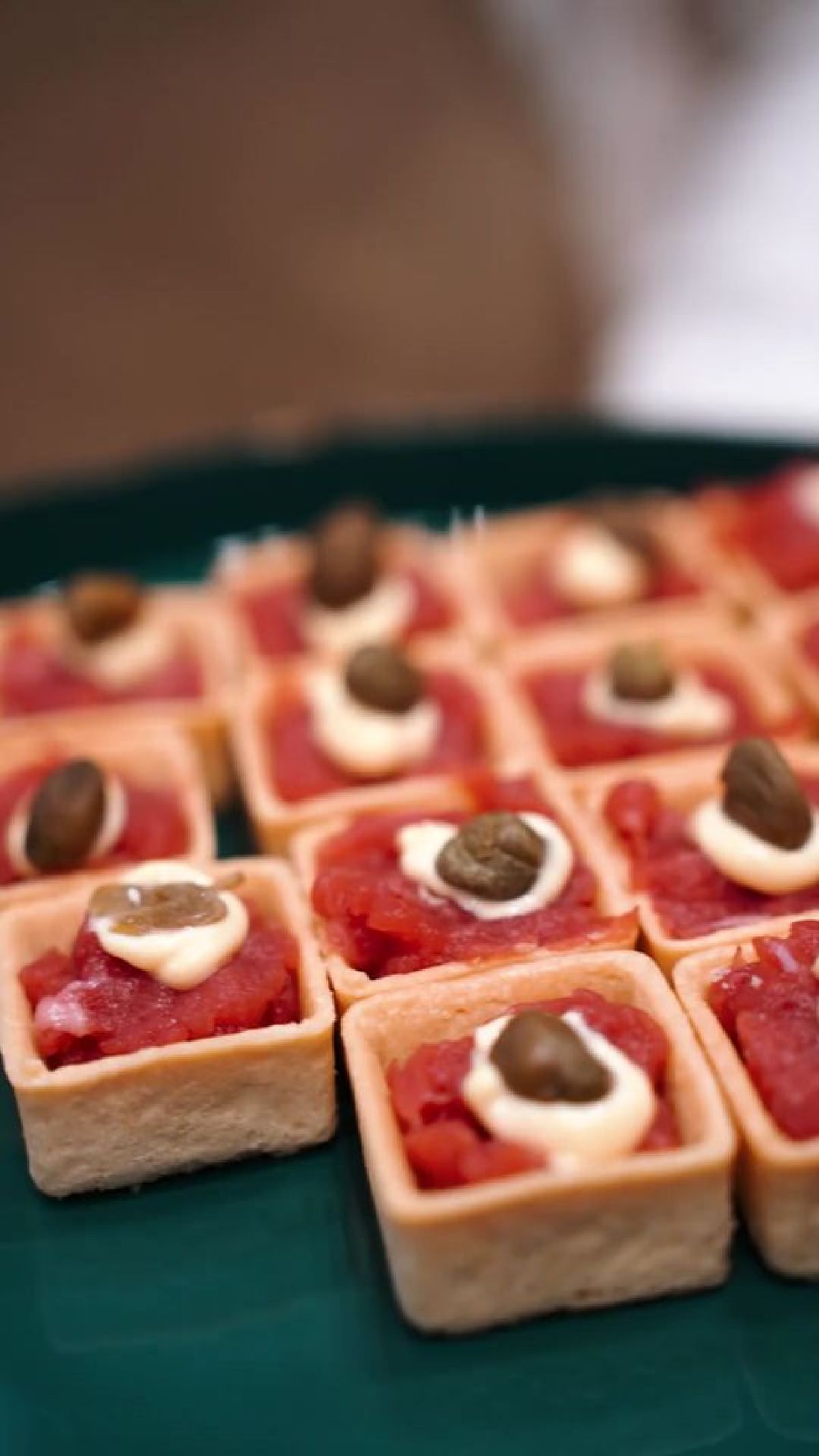 Mini tartare per il light lunch di Zeta Eventi allo  stand Tecnosystemi MCE 2024 Fiera Milano Rho