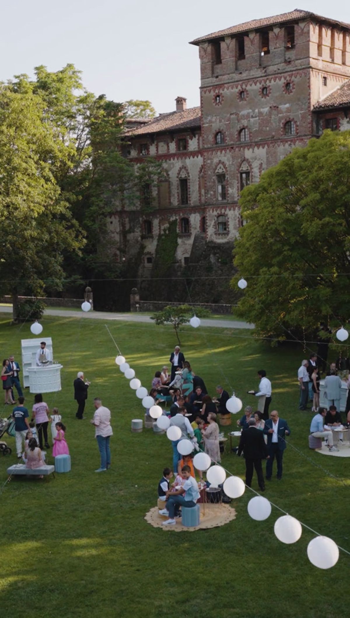 Castello Piovera aperitivo matrimonio allestito in giardino Zeta Eventi Milano