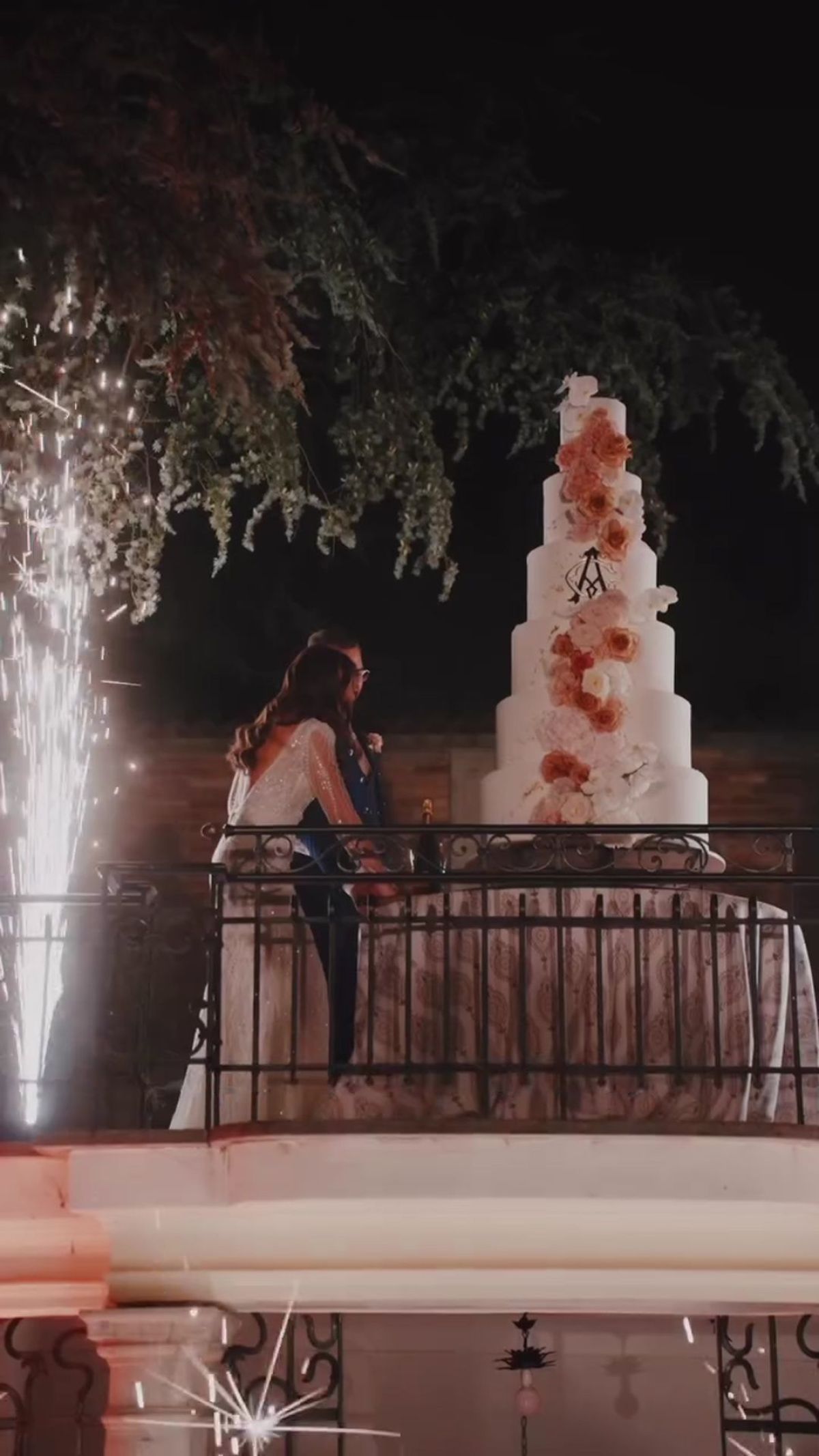 Wedding cake con spettacolo pirotecnico e  violinista wedding Giardini Pergola Zeta Eventi Milano