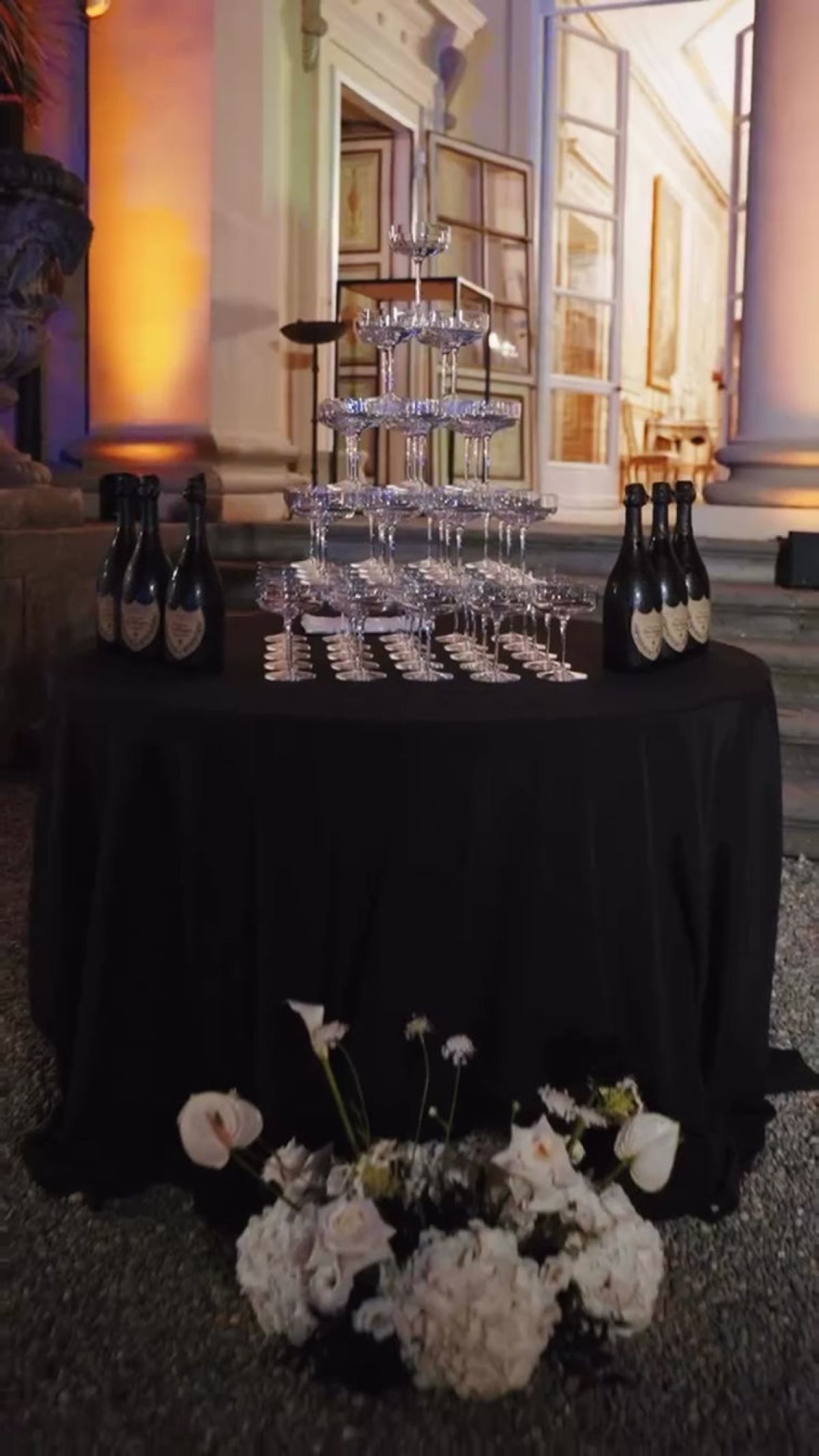Tavolo tower champagne per wedding a Villa Cimena Asti allestita da Zeta Eventi Milano