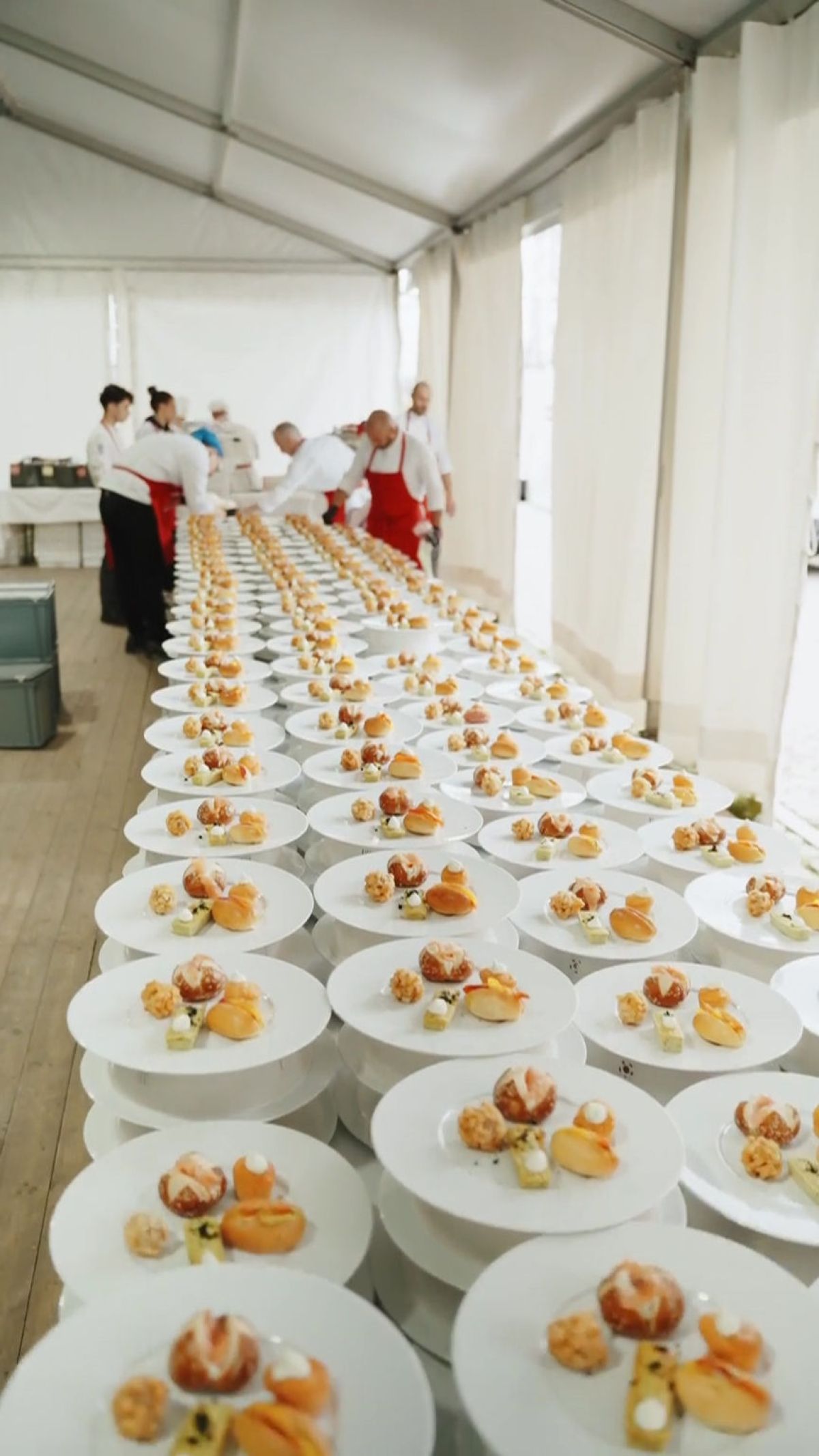 La cucina on site di Zeta Eventi prepara 600 piatti con composizione antipasto per gli ospiti di About Pharma Awards 2025
