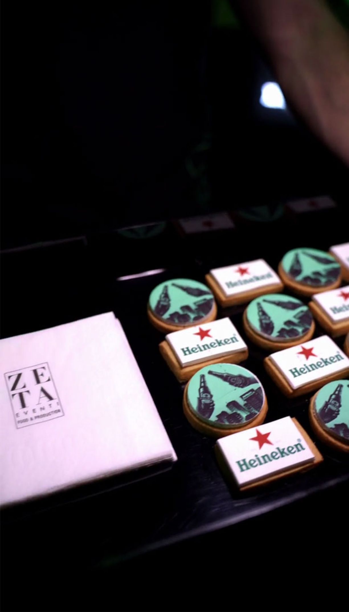 Food Gadeget Zeta Eventi per Heineken: biscotti salati con logo