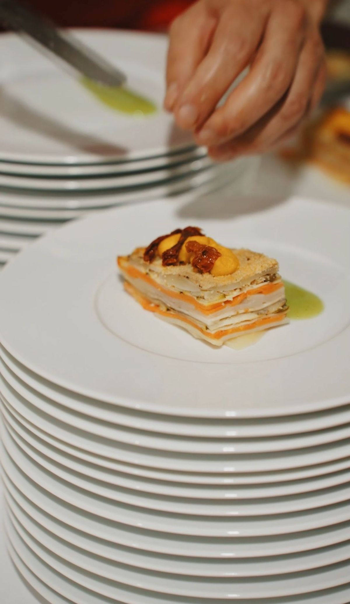 La cucina on site di Zeta Eventi prepara 600 piatti di lasagnette per gli ospiti di About Pharma Awards 2025