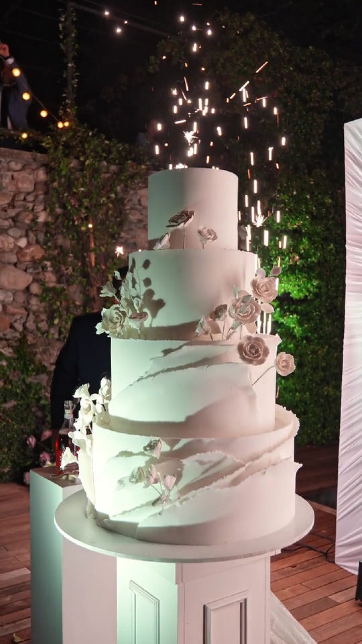 Scenografia Wedding cake per matrimonio a Villa Calchi Merate Lecco allestita da Zeta Eventi Milano